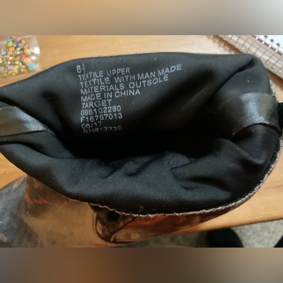 Target store: slouchy, retro suede, velvet,Valor, floral ankle boots size 8. - Picture 2 of 5